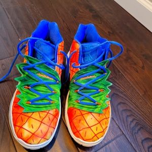 Kyrie 5 Spongebob Pineapple House Athletic Tennis Shoes Size 10